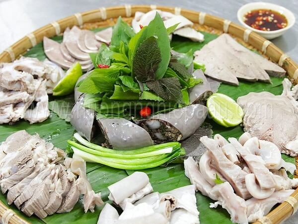 Lòng lợn - món nhiều người Việt nghiện mê mẩn sẽ trở thành thuốc độc nếu ăn theo cách này - Ảnh 1.