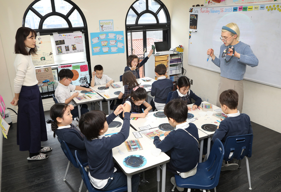 Hàn Quốc: Phụ huynh sẵn sàng chi 45 triệu/tháng để con học tiếng Anh từ lúc 2 tuổi - Ảnh 3.