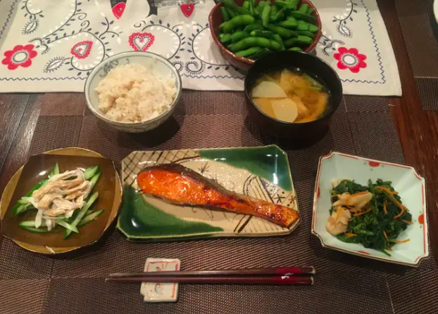 Sau nhiều năm tự ti vì cân nặng, nữ nhà văn giảm cân thành công nhờ 4 bí quyết ăn uống đơn giản của người Nhật - Ảnh 3.