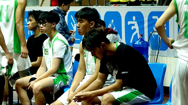 Tranh cãi đương kim vô địch giải bóng rổ học sinh TP Hà Nội chưa ra sân phút nào đã bị loại vì... quên thẻ thi đấu - Ảnh 2.