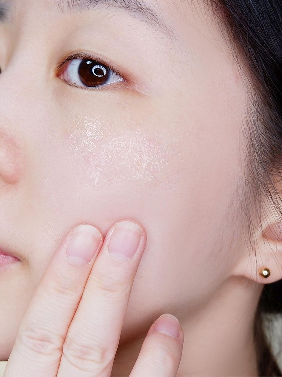 Cách dùng nước hoa hồng giúp da tươi trẻ và ngừa lão hóa - Ảnh 2. Cách dùng nước hoa hồng giúp da tươi trẻ và ngừa lão hóa - Ảnh 2.
