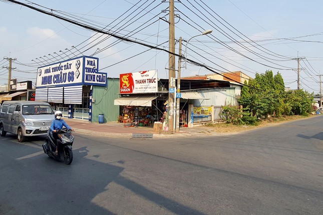 X&aacute;c minh clip người mặc đồng phục d&acirc;n qu&acirc;n tự vệ d&ugrave;ng gậy đ&aacute;nh học sinh ở TPHCM - Ảnh 3.