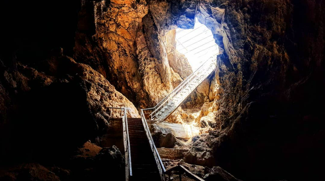 Hang Sơn Đoòng lọt top 10 hang ngầm đẹp nhất trên thế giới - Ảnh 2.