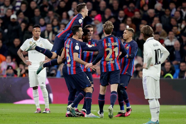 Barca khiến Real Madrid đứt mạch bất bại một cách khó tin - Ảnh 1.