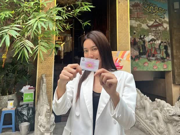 Hoa hậu Thùy Tiên lăn xả giữa con kênh ngập rác đen kịt, còn nhắn gửi fan một câu đắt giá - Ảnh 6.