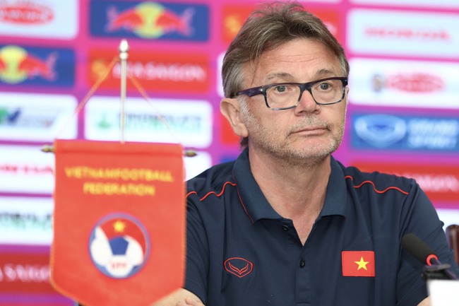 Gửi đề nghị khó đến V.League, cuối cùng HLV Troussier đã hiểu được nỗi lòng của thầy Park - Ảnh 1.