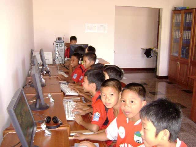 Cười té ghế với loạt ảnh hồi nhỏ của dàn cầu thủ HAGL được Xuân Trường đào lại - Ảnh 4.