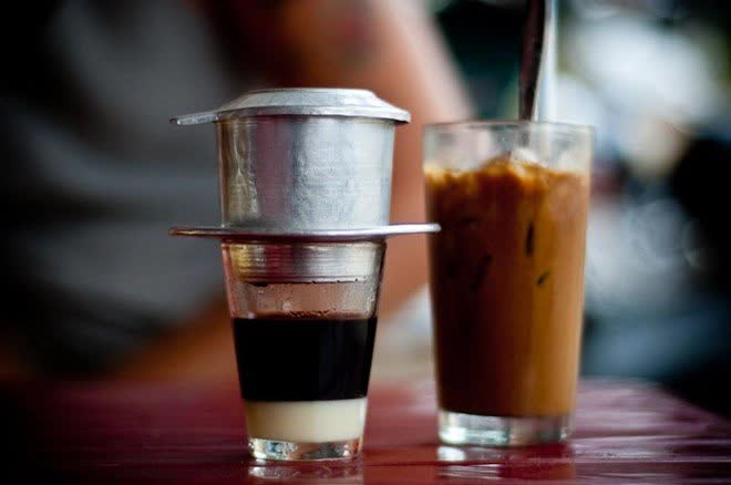 Khách Tây nhận xét chung một điểm về cà phê sữa đá Việt Nam: Hương vị rất gây nghiện - Ảnh 1.