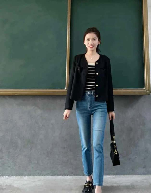 Cô giáo 9X gây sốt Weibo với style đi dạy: Cả tuần không trùng bộ nào, mặc đơn giản vẫn đẹp ngất ngây - Ảnh 8.