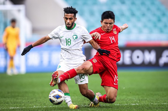 U20 Trung Quốc thắng sốc đương kim vô địch Saudi Arabia, tràn trề cơ hội đi tiếp - Ảnh 4.