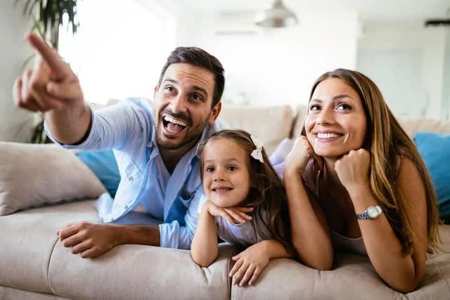Trẻ nghiện phim hoạt h&igrave;nh: Chẳng cần cấm cản hay đ&aacute;nh mắng, cha mẹ l&agrave;m theo c&aacute;ch n&agrave;y mới hữu &iacute;ch gấp bội - Ảnh 2.