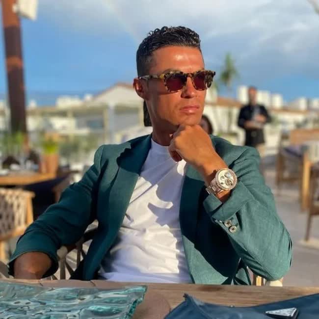 3 sports stars own the most expensive watches: Ronaldo has millions of dollars but is still far behind the leader - Photo 1.