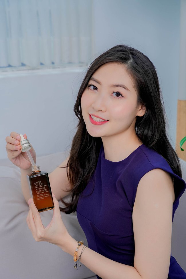 Chuyên gia hướng dẫn cách sử dụng kem nền và serum để giúp da căng bóng - Ảnh 1.