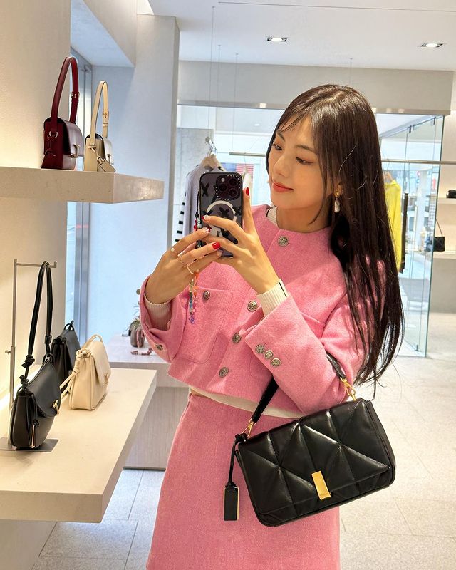 Chị gái của Jisoo (BLACKPINK): U35 đã 2 lần sinh nở, có khuôn mặt đẹp như nữ thần và style sành điệu hết chỗ chê - Ảnh 4.