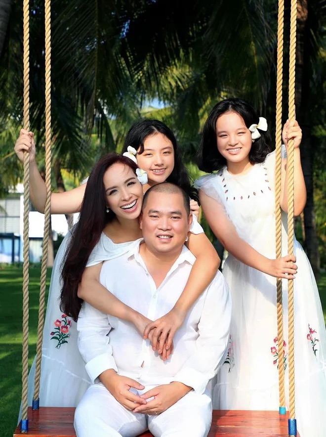 Cựu siêu mẫu Thúy Hạnh xuất hiện bên hai con gái đáng yêu - Ảnh 5.