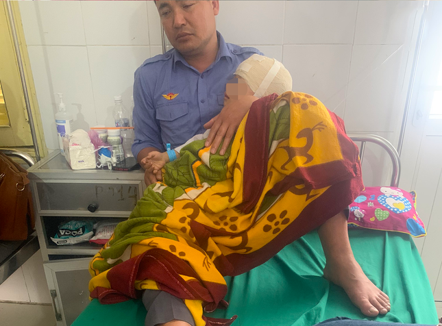 Sức khỏe cháu bé duy nhất sống sót trong vụ tai nạn thảm khốc khiến ba mẹ con tử vong - Ảnh 1.