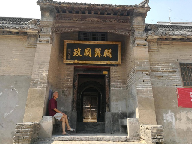 Căn nhà cổ rộng 3 mẫu đất được trả 1 tỷ NDT cũng không chịu phá bỏ ở Trung Quốc: Bí mật đằng sau khiến chủ đầu tư 5 lần 7 lượt tìm đến thương lượng nhưng phải chịu thua gia chủ - Ảnh 4. Căn nhà cổ rộng 3 mẫu đất được trả 1 tỷ NDT cũng không chịu phá bỏ ở Trung Quốc: Bí mật đằng sau khiến chủ đầu tư 5 lần 7 lượt tìm đến thương lượng nhưng phải chịu thua gia chủ - Ảnh 4.