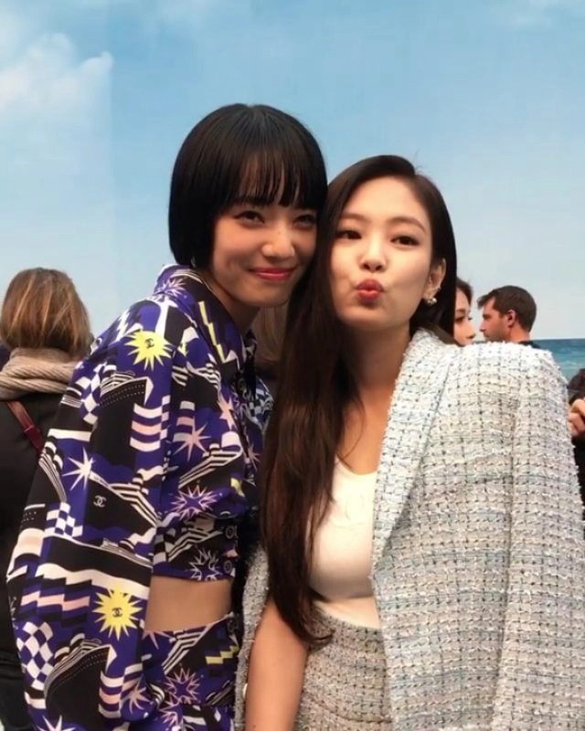 Jennie và Komatsu Nana đọ sắc cực gắt, thơm nhau tình cảm nhưng G-Dragon bỗng bị réo gọi? - Ảnh 5.