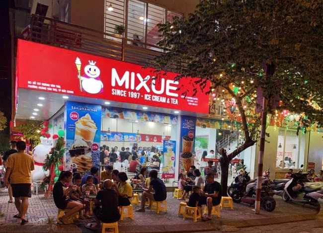 Đế chế thầm lặng Mixue: Bán kem giá 10k, trà sữa giá 25k, hiên ngang thống lĩnh thị trường và gần như không có đối thủ! - Ảnh 9.