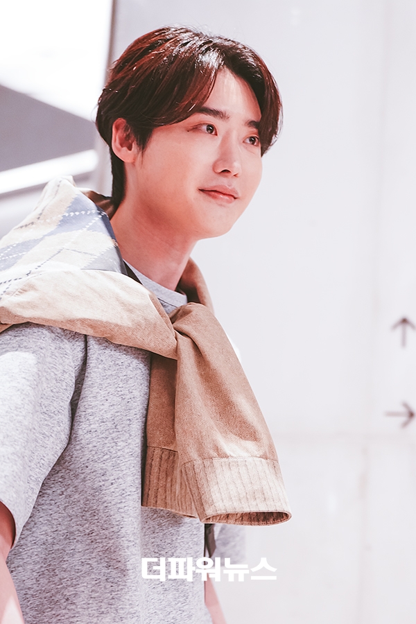 Lee Jong Suk lộ bằng chứng yêu IU sâu đậm, Karina (aespa) đẹp vô thực như phát sáng - Ảnh 7.