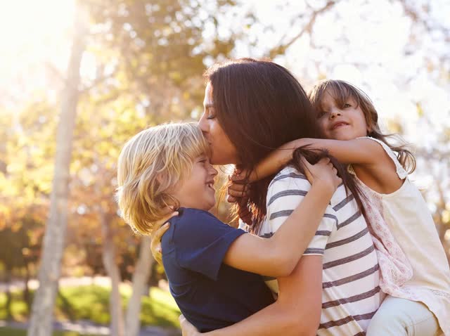 12 biểu hiện của đứa trẻ c&oacute; bộ n&atilde;o cực k&igrave; nhạy cảm, cha mẹ kh&eacute;o l&eacute;o gi&uacute;p con c&oacute; lợi thế hiếm c&oacute;, dễ gặt h&aacute;i th&agrave;nh c&ocirc;ng - Ảnh 5.