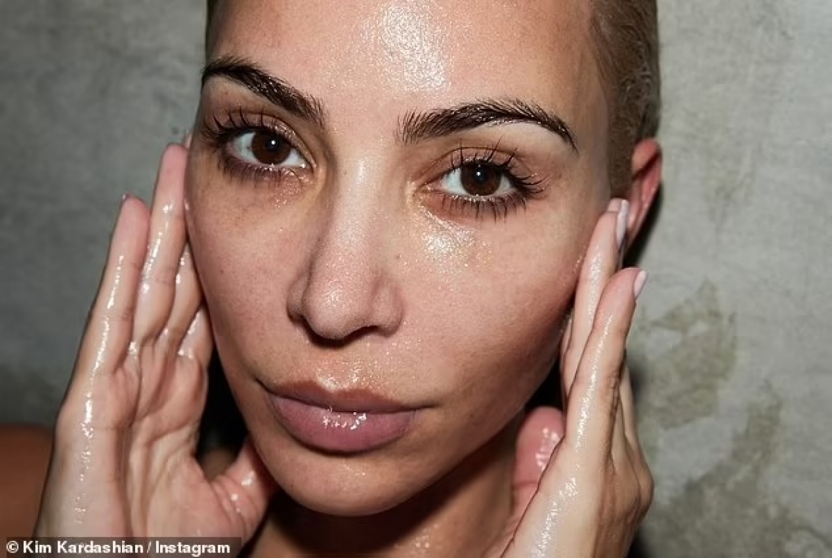 Kim Kardashian nhận cơn mưa lời khen khi chia sẻ ảnh mặt mộc - Ảnh 5.