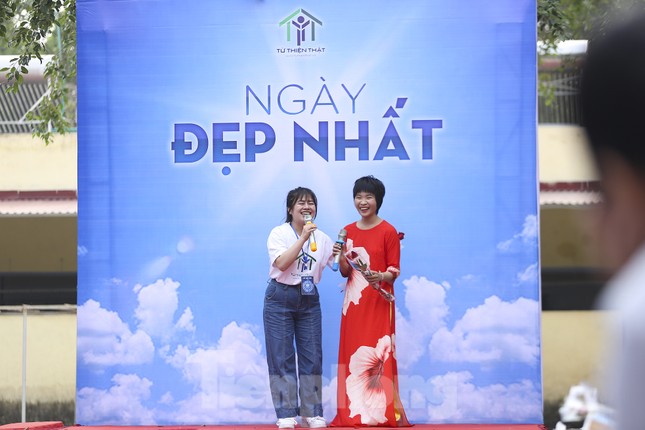 Tiếng h&aacute;t lạc quan từ trại t&acirc;m thần của c&ocirc; g&aacute;i trẻ v&agrave; mong ước được về b&ecirc;n mẹ - Ảnh 4.