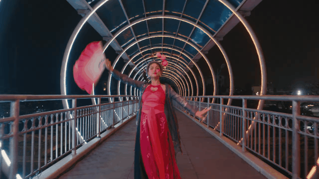 Stylist n&oacute;i g&igrave; khi trang phục Thị Mầu của H&ograve;a Minzy bị so s&aacute;nh với Ho&agrave;ng Th&ugrave;y Linh? - Ảnh 3.