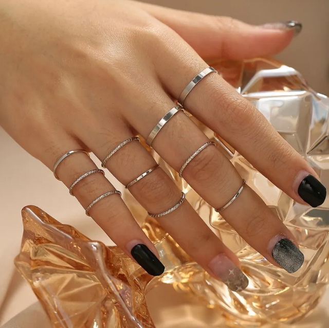 Phối thêm 5 món phụ kiện sành điệu này, style của nàng kiểu gì cũng thăng hạng - Ảnh 4.
