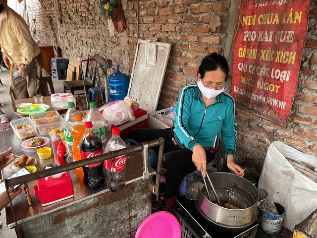 Câu chuyện về người phụ nữ Hà Nội bán nem chua rán nuôi con trưởng thành, nghỉ hẳn 5 tháng đi du lịch 5 nước châu Âu - Ảnh 4.