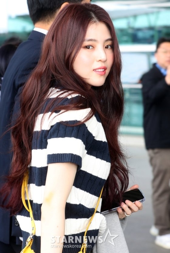 Bản sao Song Hye Kyo Han So Hee gây chú ý với khoảnh khắc như cảnh phim tại sân bay - Ảnh 4.