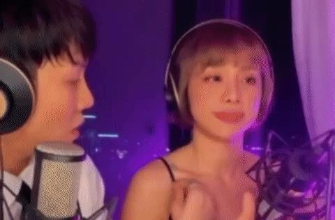 Người yêu đồng giới của Miko Lan Trinh lộ tính xấu khi livestream: Giành hát với bạn gái, khó chịu ra mặt rồi dùng dằng bỏ đi - Ảnh 2.