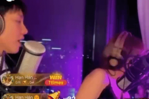 Người yêu đồng giới của Miko Lan Trinh lộ tính xấu khi livestream: Giành hát với bạn gái, khó chịu ra mặt rồi dùng dằng bỏ đi - Ảnh 1.