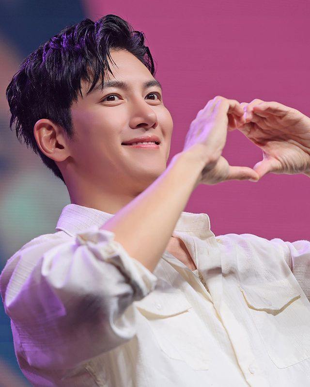 Ji Chang Wook “soái” bất chấp dù lộ dấu hiệu tăng cân trong fanmeeting ở Thái - Ảnh 2.