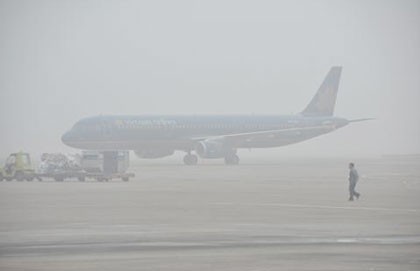 Máy bay không thể hạ cánh vì miền Bắc có sương mù - Ảnh 1.
