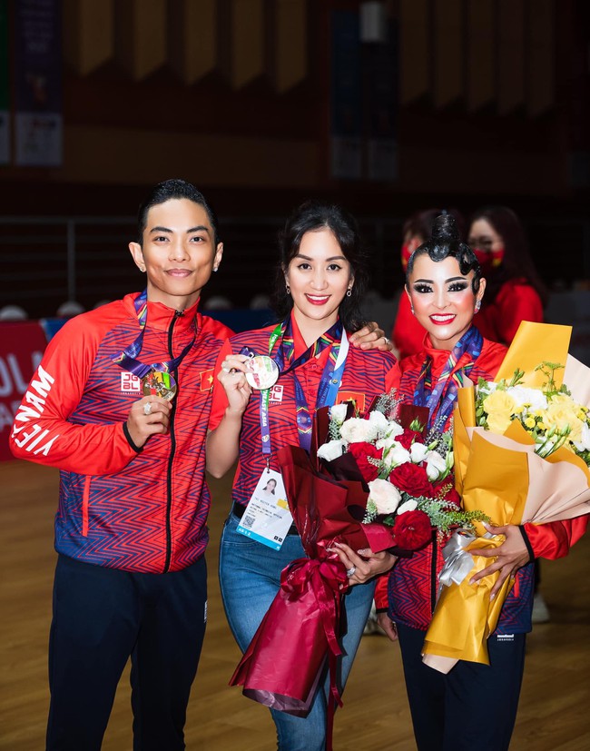 Khánh Thi trông con cho bạn nhảy của Phan Hiển, làm hậu phương vững chắc cho cặp đôi đi thi đấu - Ảnh 3.