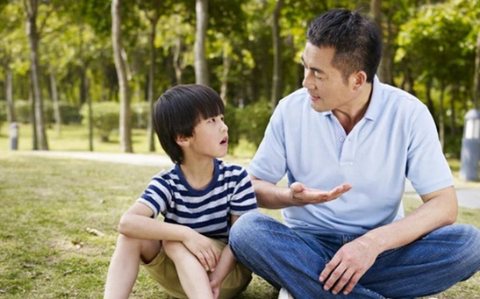 Cha mẹ khôn ngoan không khoe 3 điều để tránh hại con - Ảnh 2.