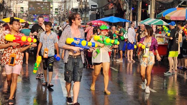 Nếu là lần đầu đi Thái chơi Songkran thì nên lưu ý những điều này để có mùa té nước thật an toàn - Ảnh 11.