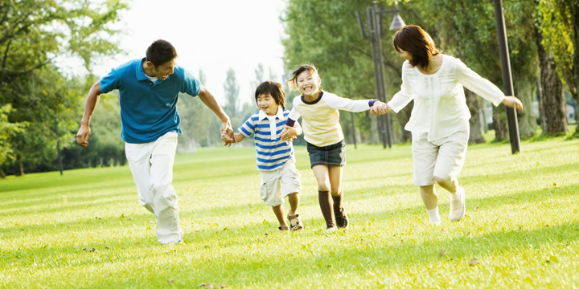 Cha mẹ khôn ngoan không khoe 3 điều để tránh hại con - Ảnh 1.