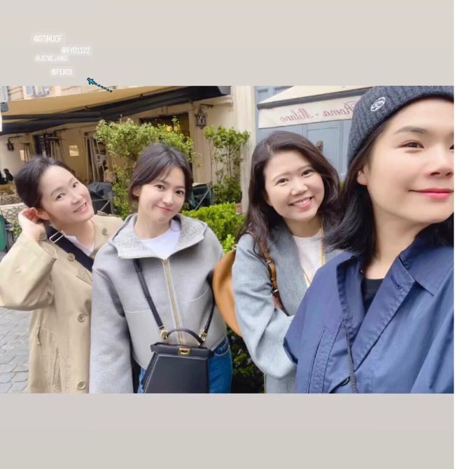 Song Hye Kyo bất ngờ lọt vào khung hình của team qua đường, nhan sắc thật trông ra sao? - Ảnh 2.