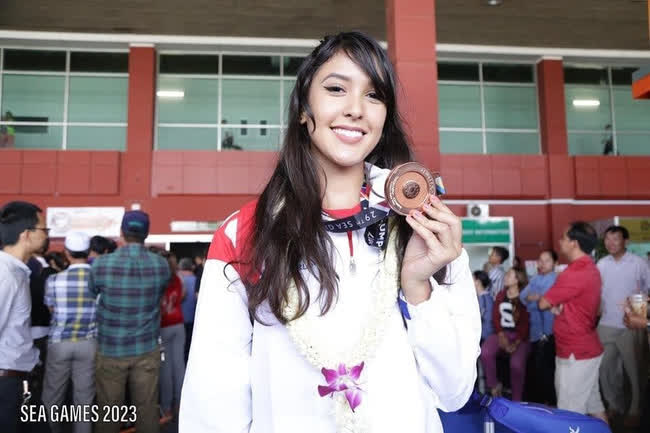 Mỹ nh&acirc;n SEA Games 32 g&acirc;y sốt với nhan sắc g&acirc;y thương nhớ: B&ocirc;ng hồng lai với chiều cao l&ecirc;n tới 1m80 - Ảnh 1.