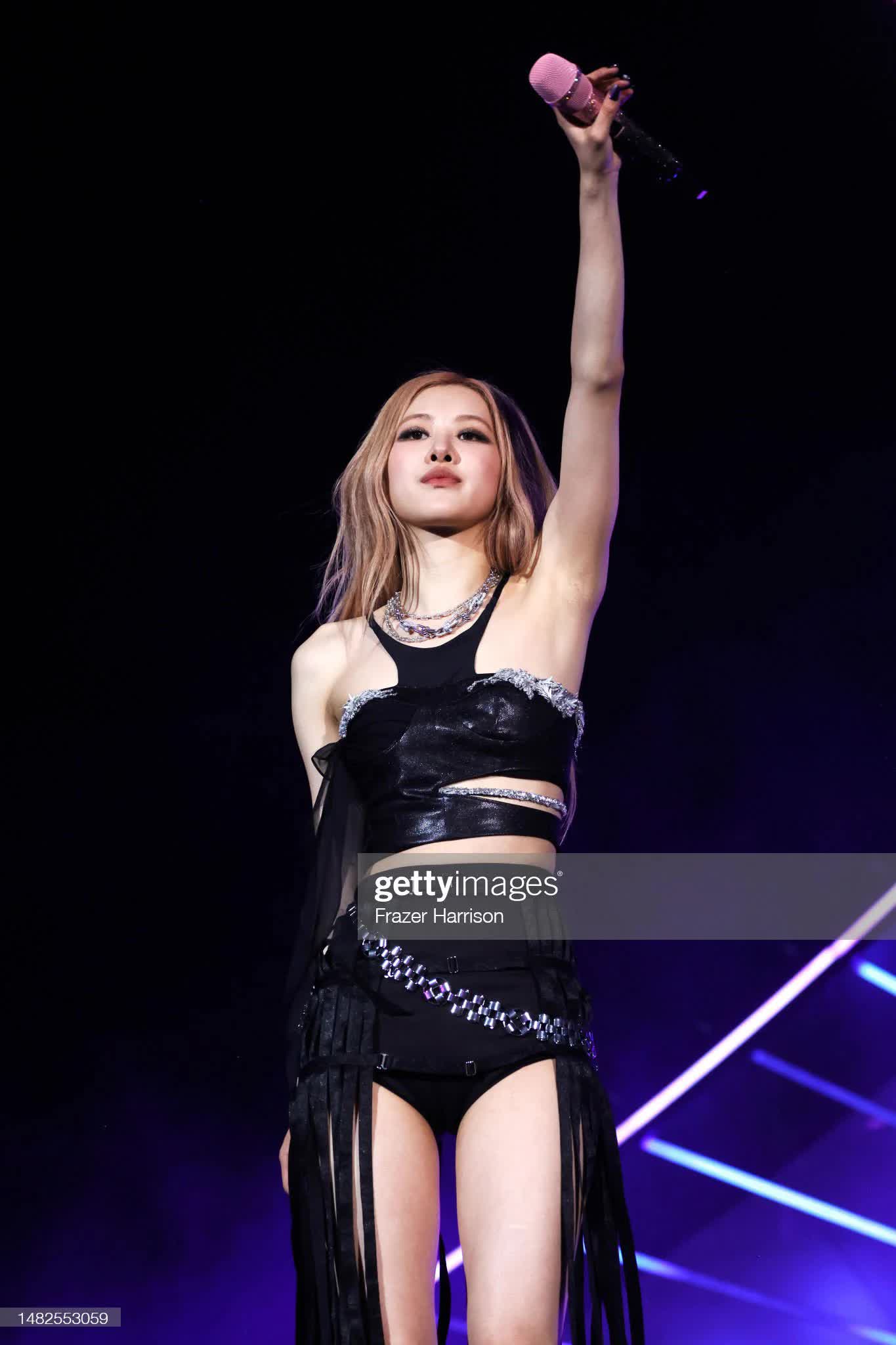 Rosé - Lisa tái hiện huyền thoại ở Coachella 2023: Người tạo ra “mái tóc  nhảy múa” siêu ảo, người giữ mái bất biến như có phép thuật