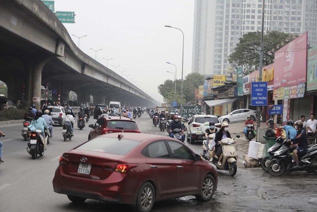 Hà Nội: Chạy xe ngược chiều, nhiều sinh viên quay đầu bỏ chạy khi gặp lực lượng CSGT - Ảnh 14.