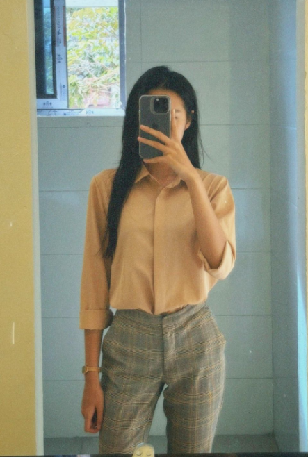 Bạn gái Văn Hậu diện đồ công sở ra dáng luật sư tương lai: Thanh lịch, tri thức nổi bật nhất dàn WAG Việt - Ảnh 2.