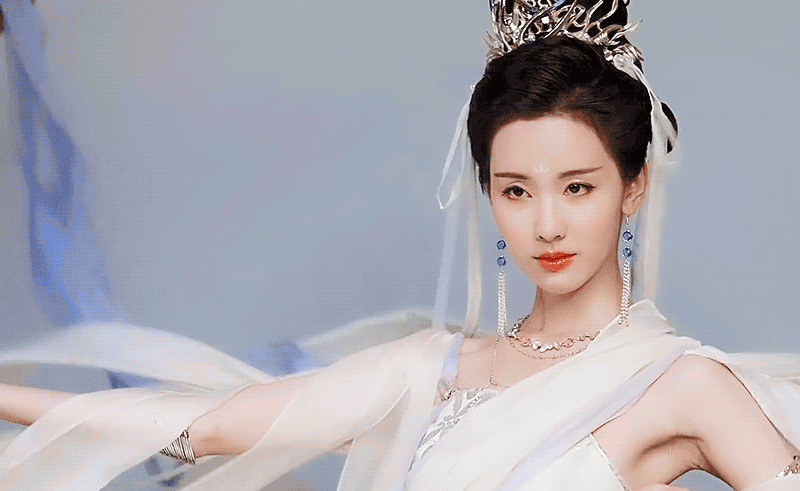 Ác nữ đẹp nhất màn ảnh xứ Trung hiện tại: Đè bẹp nhan sắc Bạch Lộc, giành giải Hoa khôi toàn quốc nhờ 1 tấm ảnh căn cước - Ảnh 2.