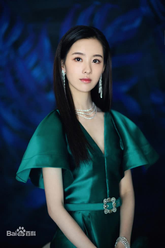 Ác nữ đẹp nhất màn ảnh xứ Trung hiện tại: Đè bẹp nhan sắc Bạch Lộc, giành giải Hoa khôi toàn quốc nhờ 1 tấm ảnh căn cước - Ảnh 7.