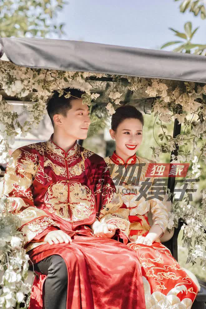 Toàn cảnh đám cưới 150 tỷ của tài tử hạng A - ái nữ trùm sòng bạc: Xa hoa nhưng gia đình suýt không dự, vắng bóng dàn khách mời showbiz - Ảnh 5.
