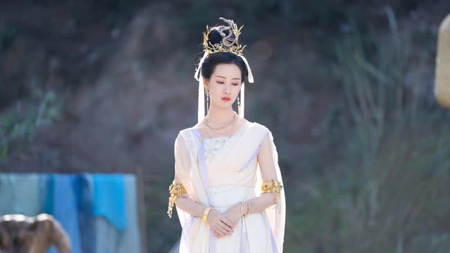 Ác nữ đẹp nhất màn ảnh xứ Trung hiện tại: Đè bẹp nhan sắc Bạch Lộc, giành giải Hoa khôi toàn quốc nhờ 1 tấm ảnh căn cước - Ảnh 3.
