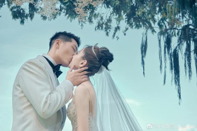 Toàn cảnh đám cưới 150 tỷ của tài tử hạng A - ái nữ trùm sòng bạc: Xa hoa nhưng gia đình suýt không dự, vắng bóng dàn khách mời showbiz - Ảnh 17.