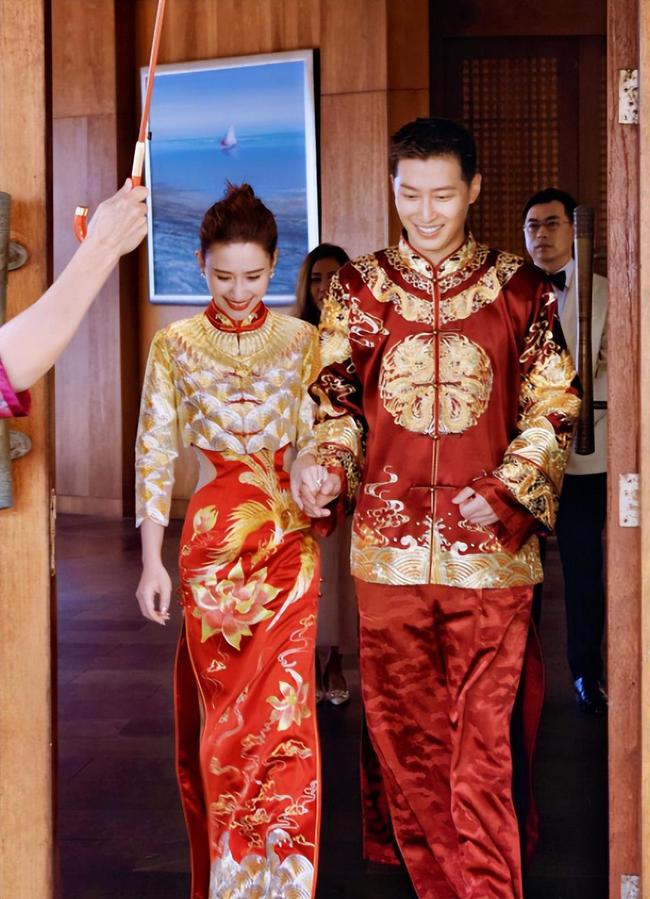 Hà Siêu Liên không có nhẫn kim cương, đám cưới bị chê xoàng xĩnh kém xa các ái nữ khác trong gia tộc vua sòng bạc Macau (Trung Quốc) - Ảnh 2.